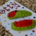 Dinnye - bohókás design csat babáknak és anyukáknak, Baba-mama-gyerek, Ruha, divat, cipő, Ékszer, óra, Hajbavaló, Ékszerkészítés, Patchwork, foltvarrás, Színes, puha, bohókás dinnye hajcsat, amelytől garantáltan jókedvre derül hordozója.
Filccsat babákn..., Meska