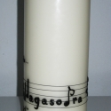 gitáros gyertya zenerajongóknak, Dekoráció, Otthon, lakberendezés, Gyertya, mécses, gyertyatartó, Gyertya-, mécseskészítés, Ballagásra készítettem a képen látható gyertyát, melyet viaszfólia, vastag cérna, gombostűk és némi ..., Meska