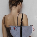 Állítható pánttal Eszterházy-kockás kistáska- clutch, Táska, Mindenmás, Neszesszer, Pénztárca, tok, tárca, Varrás, ... el sem hinnéd, mennyi minden belefér!
Fekete és fehér aprókockás anyagból készült félkör alakú t..., Meska