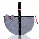 Állítható pánttal Eszterházy-kockás kistáska- clutch, Táska, Mindenmás, Neszesszer, Pénztárca, tok, tárca, Varrás, ... el sem hinnéd, mennyi minden belefér!
Fekete és fehér aprókockás anyagból készült félkör alakú t..., Meska
