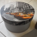 New York készlet - ládikó és füzet, Férfiaknak, Dekoráció, Képeslap, album, füzet, Jegyzetfüzet, napló, naptár, Decoupage, szalvétatechnika, Festett tárgyak, Ha egy igazán különleges, egyedi füzetet és egy kerek dobozt szeretnél magadénak tudni, esetleg aján..., Meska