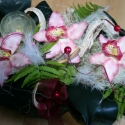 Lila - fehér orchidea asztaldísz gyertyával, Dekoráció, Otthon, lakberendezés, Kerámia, Virágkötés, Egyedi kézzel készített kompozíció agyagvirágokkal és gyertyával.A virágok speciális eljárássa agyag..., Meska
