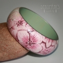 Hortenziás karkötő, Ékszer, óra, Karkötő, Decoupage, szalvétatechnika, Fa karkötőalapot festettem, decoupage technikával díszítettem, végül lakkal kezeltem.
A belső részét..., Meska