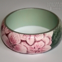 Hortenziás karkötő, Ékszer, óra, Karkötő, Decoupage, szalvétatechnika, Fa karkötőalapot festettem, decoupage technikával díszítettem, végül lakkal kezeltem.
A belső részét..., Meska