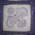 Lila szegélyes himzett párna, Dekoráció, Dísz, Patchwork, foltvarrás, Hímzés, 40x40 cm-es párna.Középső himzett rész 25x25 cm. Fehér puplin anyagot hímeztem lila, átmenetes színű..., Meska