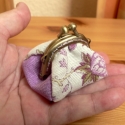 Pénztárca, Táska, Pénztárca, tok, tárca, Pénztárca, textilből készült 4 cm fémkeretre varrt. Mérete 5x4 cm., Meska