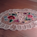 kalocsai terítő 30x17cm, Képzőművészet , Textil, Csipkekészítés, Hímzés, Eladó kalocsai terítő riseliőzve nagyon szép, Meska