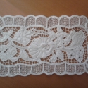 Kalocsai terítő 28x14cm, Képzőművészet , Otthon, lakberendezés, Textil, Lakástextil, Csipkekészítés, Hímzés, kalocsai mintás fehérrel hímzettterítő, Meska