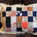 foltvarrás párna, Képzőművészet , Textil, Foltvarrással készült kispárnahuzat. Méretei: 40 x 50 cm. Mosható., Meska