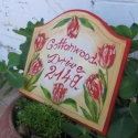Piros tulipános ,fa utcanév-házszám tábla, Magyar motívumokkal, Dekoráció, Otthon, lakberendezés, Utcatábla, névtábla, Famegmunkálás, Festett tárgyak, Piros tulipános,kézzel festett,vegyes technikával kombinált,-Utcanévtábla házszám tábla.
Akril festé..., Meska