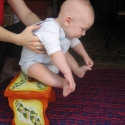  Beni baba sámlival játszik....................., Bútor, Baba-mama-gyerek, Otthon, lakberendezés, Famegmunkálás, Festészet,  Indás,antikolt narancsszínű lazúros sámli.
Gyönyörű fenyőfából--asztalos mestermunka.
Több rétegben..., Meska