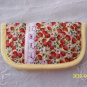 Papírzsepi tartó  \\\\\\\" szamócás\\\\\\\", Pénztárca, tok, tárca, Zsebkendőtartó, Patchwork, foltvarrás, Varrás, Kedves és hasznos ajándék lehet bárkinek, ha nem tudsz több pénzt rászánni az ajándékra. Munkatársak..., Meska