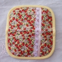 Papírzsepi tartó  \\\\\\\" szamócás\\\\\\\", Pénztárca, tok, tárca, Zsebkendőtartó, Patchwork, foltvarrás, Varrás, Kedves és hasznos ajándék lehet bárkinek, ha nem tudsz több pénzt rászánni az ajándékra. Munkatársak..., Meska