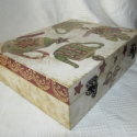 Teás doboz/12 rekeszes, Konyhafelszerelés, Otthon, lakberendezés, Tárolóeszköz, Doboz, Decoupage, szalvétatechnika, Ez a gyönyörű 12 rekeszes doboz teafilter tárolására készült.
Arany festékkel antikoltam, majd csoda..., Meska