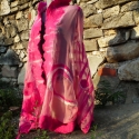 Pink fehér selymes hangjegyek , Nemezelés, Pink-fehér nemezelt selyem chiffon sál.
170x85cm-es finom, pihekönnyű batikolt chiffon anyagra nemez..., Meska