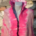 Pink fehér selymes hangjegyek , Nemezelés, Pink-fehér nemezelt selyem chiffon sál.
170x85cm-es finom, pihekönnyű batikolt chiffon anyagra nemez..., Meska