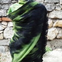Zöld gyapjú szárnyak, Nemezelés, Zöld és fekete nemezelt selyem chiffon sál.
170x85cm-es finom, pihekönnyű batikolt selyem chiffon an..., Meska