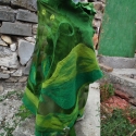 Zöldellő levelek , Nemezelés, Zöldes árnyalatokkal nemezelt selyem chiffon sál.
170x85cm-es finom, pihekönnyű batikolt selyem chif..., Meska