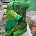 Zöldellő levelek , Nemezelés, Zöldes árnyalatokkal nemezelt selyem chiffon sál.
170x85cm-es finom, pihekönnyű batikolt selyem chif..., Meska