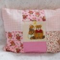 Díszpárna., Baba-mama-gyerek, Dekoráció, Gyerekszoba, Patchwork, foltvarrás, Hímzés, Díszpárna maci imádó kislányoknak . A párna vászonból készült közepén keresztszemes hímzéssel készül..., Meska
