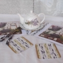 Levendulás kávéskanna, Konyhafelszerelés, Kancsó , Horgolás, Decoupage, szalvétatechnika, Porcelán kávéskanna (2 személyes) 2 oldalán különböző levendulamintával.
Mérete: 
Talp átmérője 10 c..., Meska