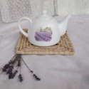 Levendulás kávéskanna, Konyhafelszerelés, Kancsó , Horgolás, Decoupage, szalvétatechnika, Porcelán kávéskanna (2 személyes) 2 oldalán különböző levendulamintával.
Mérete: 
Talp átmérője 10 c..., Meska