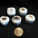 Icurka-picurka porcelán szelence kutyás, Dekoráció, Dísz, Mini porcelán kis szelencére ékszermatricát tettem,éppen egy gyűrű fér bele, de cicarajongóknak is k..., Meska