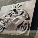  Faragott Falióra / Falidísz " Motor " motívummal, Dekoráció, Otthon, lakberendezés, Falióra, Befoglaló mérete: 32x22 cm
Anyaga: Bükk fa
Választható szín: dió, mahagóni
Ha nagyobb méretet szeret..., Meska