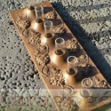 Faragott italkínáló szőlő motívummal dió színben, Dekoráció, Konyhafelszerelés, Dísz, Az alkotás mérete: 60x20 cm
Anyaga Bükk fa
6 db speciális, féldecis gömbvégű pohár befogadására alka..., Meska