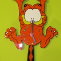 Garfield ingás óra, Dekoráció, Otthon, lakberendezés, Baba-mama-gyerek, Falióra, 18mm-es fenyőből vágtam ki lombfűrésszel a mintát. 
Az óraszerkezet helyét kimartam.
Gondosan lecsis..., Meska