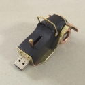 Oldtimer pendrive, Férfiaknak, Ékszer, óra, Mindenmás, Furcsaságok, Mindenmás, Ötvös, Oldtimer pendrájv a régi autók rajongóinak.
Szerintem bájos lett.
Van rajta  \"szélvédő\" és a sebvá..., Meska