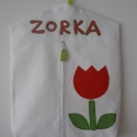 Vállfás ovis zsák, Baba-mama-gyerek, Gyerekszoba, Tárolóeszköz - gyerekszobába, Méretei: 45 x 57 cm.
Gyermek és felnőtt vállfával egyaránt használható.
Az óvodás jel applikálva, a ..., Meska