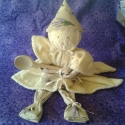 Konyha baba, Dekoráció, Konyhafelszerelés, Edényfogó, Edényalátét, Varrás, Mérete: 50 cm magas

A baba szétkötözhető, részei felhasználhatóak. 
Áll: 2 db bélelt reggeliző alát..., Meska