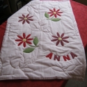 ANNA  BABA TAKARÓ patchwork technikával,pamutból, Baba-mama-gyerek, Otthon, lakberendezés, Gyerekszoba, Falvédő, takaró, Patchwork, foltvarrás, Kislány babának ajánljuk ezt a vidám színösszeállítású, country stílusú patchwork baba takarót.
A ró..., Meska