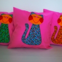 Pink Cili cicás párnácska, Baba-mama-gyerek, Dekoráció, Játék, Gyerekszoba, Patchwork, foltvarrás, Varrás, Pink pamutvászonra türkiz virágmintás karton anyagból applikációs technikával készítettem. Bújtatós ..., Meska