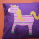  Lila csíkos lovacskás párna , Baba-mama-gyerek, Játék, Dekoráció, Gyerekszoba, Patchwork, foltvarrás, Lila pamutvászonra applikáltam Őcsíkosságát. Mérete: 38 X 38 cm. Külön belső párna szolgál töltetül,..., Meska