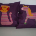  Lila csíkos lovacskás párna , Baba-mama-gyerek, Játék, Dekoráció, Gyerekszoba, Patchwork, foltvarrás, Lila pamutvászonra applikáltam Őcsíkosságát. Mérete: 38 X 38 cm. Külön belső párna szolgál töltetül,..., Meska