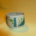 Könyvjelző?..Karkötő?..mindkettő!!!, Ékszer, óra, Karkötő, Patchwork, foltvarrás, Varrás, Papírravarrásos patchwork technikával, gépi varrással készült. Karkötőként és könyvjelzőként is hasz..., Meska
