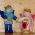Tündér-királyfi, Játék, Baba, babaház, Játékfigura, Készségfejlesztő játék, Baba-és bábkészítés, Varrás, Ez a baba a tündér-királylány párjaként készült gyapjúfilcből, aranycsík-dekorálással. Végtagjaiba d..., Meska