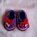 kézzel horgolt babacipő, Baba-mama-gyerek, Ruha, divat, cipő, Cipő, papucs, Horgolás, Kézzel horgolt kis babacipő, masnival és vonatos gombokkal díszítve. 
akár ajándéknak is tökéletes l..., Meska