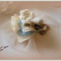 Vintage Wedding... Valami kék.... Hajdísz, bross, Ékszer, óra, Bross, kitűző, Hajbavaló, Ékszerkészítés, Varrás, Valami kék:
A régi időkben az igaz hitet, a tisztaságot és a hűséget jelképezte.

Új kollekcióm dara..., Meska