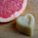 Grapefruitos testápoló masszázsbombon - szív alakú, Szépségápolás, Egészségmegőrzés, Fürdőszobai kellék, Kozmetikum, Mindenmás, A szilárd testápolótömb használata nagyon kellemes. nedves bőrfelületbe kell dörzsölni, masszírozni...., Meska