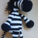 zebra , horgolt zebra
mérete: kb 35-40 cm kinyújtott l�