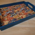 Retro stílusú tálca, Konyhafelszerelés, Dekoráció, Tálca, Dísz, Decoupage, szalvétatechnika, Mérete: 37x28.5cm
Fából készült a tálca, amelyet türkiz és sötétkék antikoló festékkel festettem be...., Meska