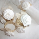 Textil rózsás, Shabby stílusú szalvétagyűrű, Dekoráció, Mindenmás, Esküvői kellékek, Ünnepi dekoráció, Virágkötés, Mindenmás, Akció boltomban!
Teljesen kézzel készült!

Hófehér pamutvászon csíkból csináltam a rózsákat.

A rózs..., Meska