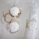 Textil rózsás, Shabby stílusú szalvétagyűrű, Dekoráció, Mindenmás, Esküvői kellékek, Ünnepi dekoráció, Virágkötés, Mindenmás, Akció boltomban!
Teljesen kézzel készült!

Hófehér pamutvászon csíkból csináltam a rózsákat.

A rózs..., Meska