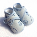 Apró mintás tavaszi kocsicipő fiúcskáknak, Baba-mama-gyerek, Ruha, divat, cipő, Gyerekruha, Baba (0-1év), Varrás, Világoskék, kord, apró mintás (kutyus, maci, felirat) cipőcske fiúcskáknak.

Anyaga világoskék kord,..., Meska