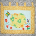 Virágos Fáncsi, Baba-mama-gyerek, Otthon, lakberendezés, Gyerekszoba, Falvédő, takaró, Patchwork, foltvarrás, Varrás, Egyedi tervezésű falikép Mérete: 40x30 cm. Színes vászonanyagok felhasználásával készült. Patchwork ..., Meska