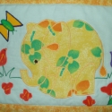 Virágos Fáncsi, Baba-mama-gyerek, Otthon, lakberendezés, Gyerekszoba, Falvédő, takaró, Patchwork, foltvarrás, Varrás, Egyedi tervezésű falikép Mérete: 40x30 cm. Színes vászonanyagok felhasználásával készült. Patchwork ..., Meska
