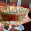 Nyuszis táska, Húsvéti apróságok, Táska, Baba-mama-gyerek, Baba-és bábkészítés, Patchwork, foltvarrás, Gyerekeknek való táska. Nyuszival az elején. Egyedi gombbal záródik.
Mérete: 33x25 cm., Meska